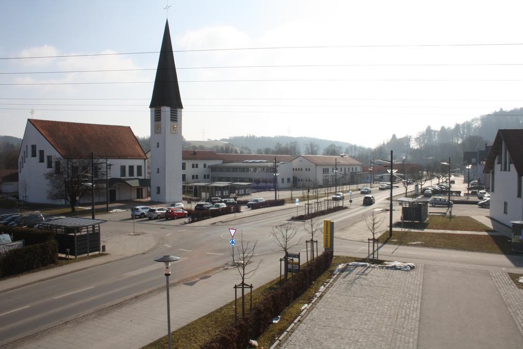 Pension Kirchenwirt Niederaichbach Exterior photo
